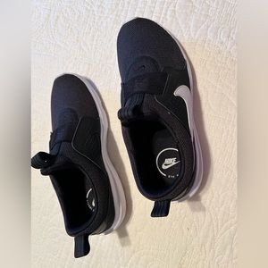 Nike slip on shoes